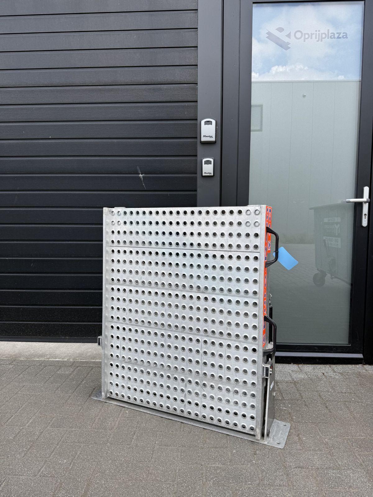 Tweedehands AMF Euro-Rampe oprijplaat 200 x 80 cm artikelnummer 000225, overzicht.
