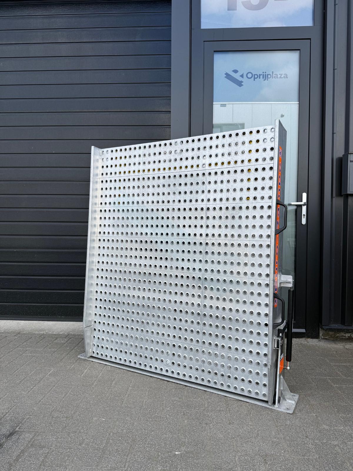 Tweedehands AMF Euro-Rampe oprijplaat 280 x 120 cm artikelnummer 000262, overzicht.