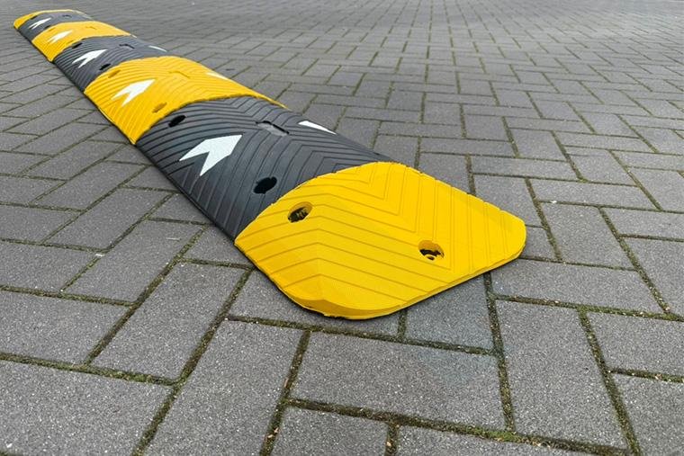 rubberen verkeersdrempel 7,5 cm eindstuk