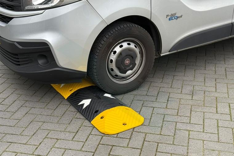 verkeersdrempel 7,5 cm zwart/geel voor auto