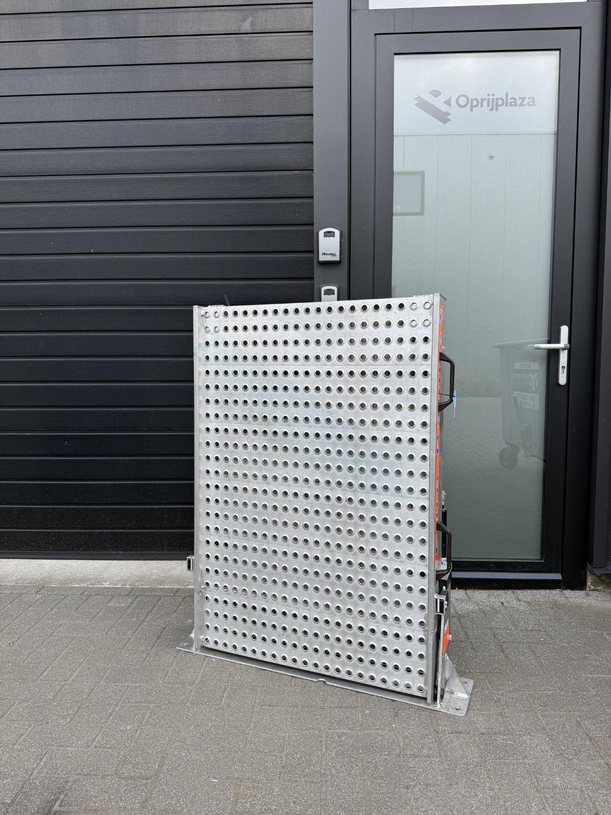 Tweedehands AMF Euro-Rampe oprijplaat 240 x 80 cm artikelnummer 000248, overzicht.
