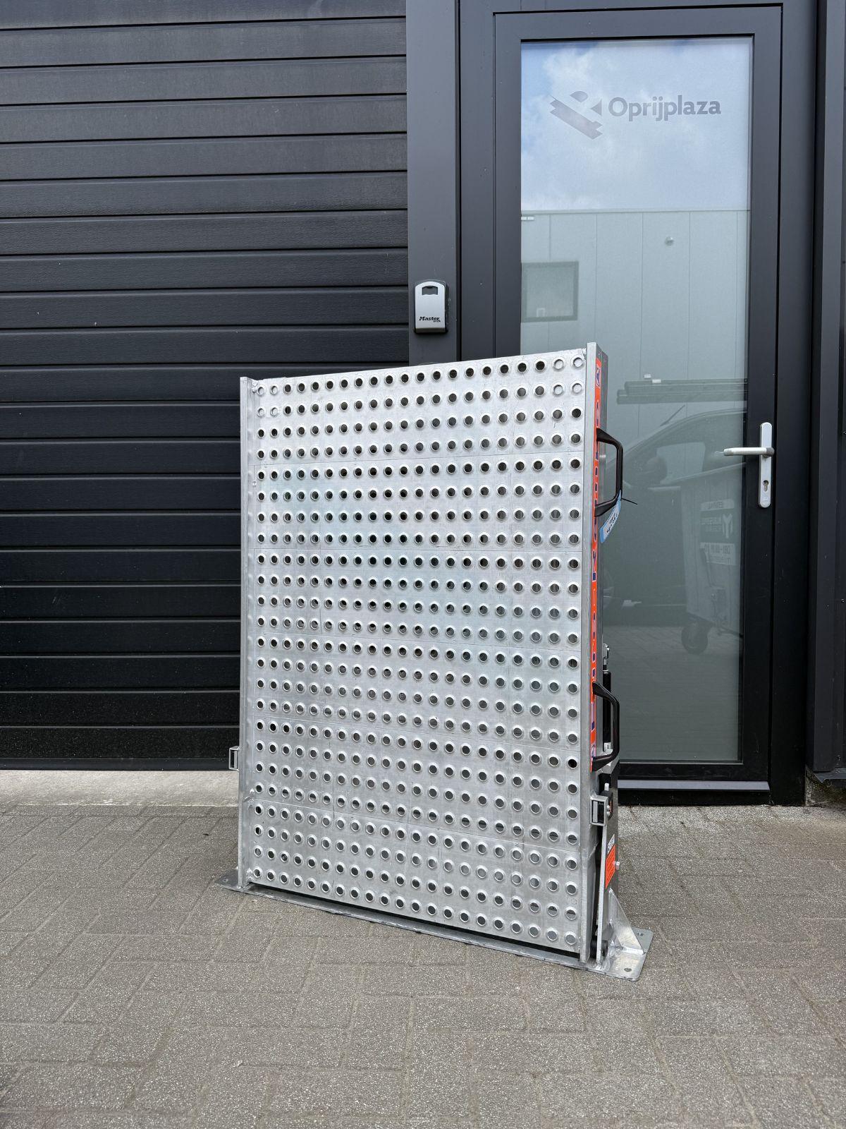 Tweedehands AMF Euro-Rampe oprijplaat 240 x 80 cm artikelnummer 000260, overzicht.