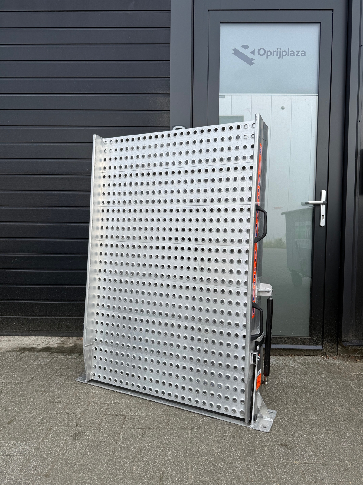 Tweedehands AMF Euro-Rampe oprijplaat 280 x 91 cm artikelnummer 000266, overzicht.